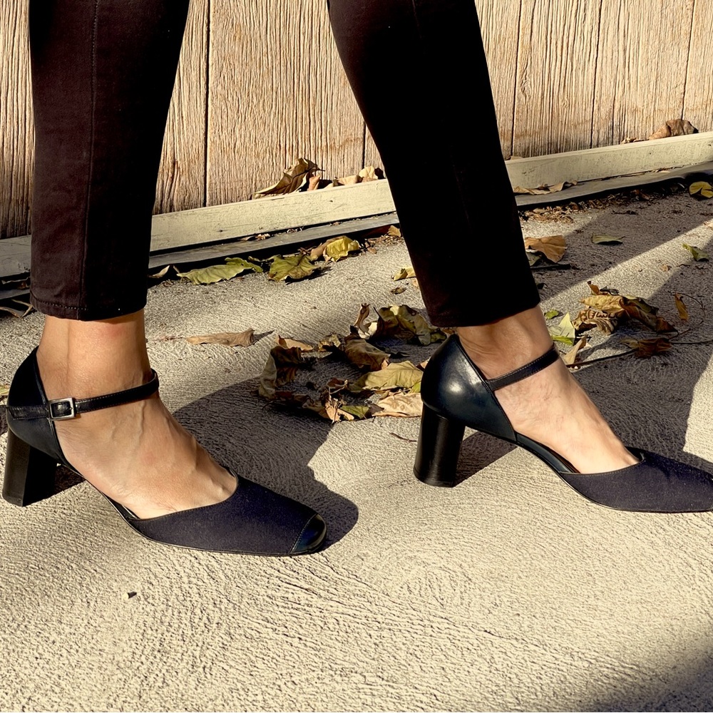 Ann Taylor Mary Janes Made in Italy size 8.5